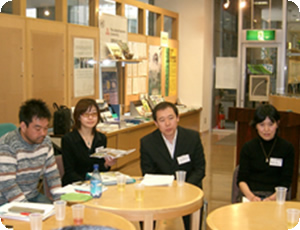 各NGOからの報告が終了し、そのまま続けて意見交換会を行いました。